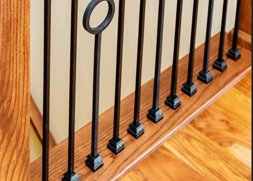 Flat brackets fitting spindles to a level tread